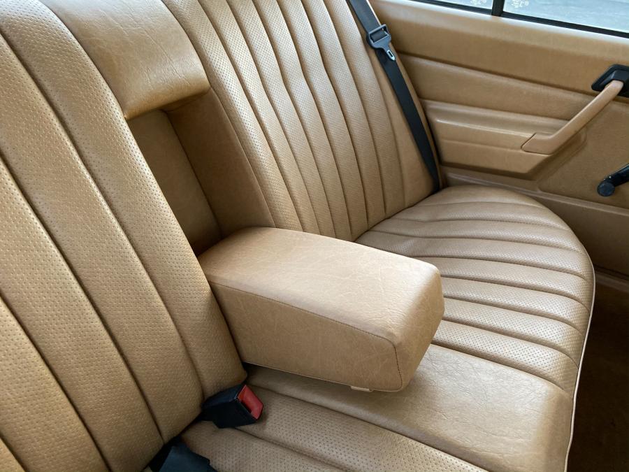 Интерьер Mercedes-Benz 190 D (W124) 1984 года  (NA) (фото 120 из 240)
